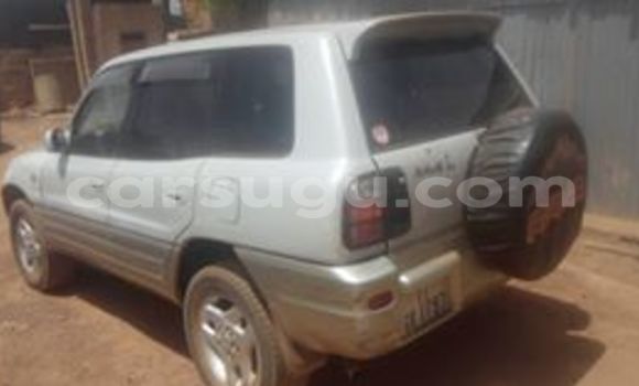 Acheter Occasion Voiture Toyota RAV4 Blanc à Ouagadougou, Burkina-Faso Acheter Occasion Voiture Toyota RAV4 Blanc à Ouagadougou, Burkina-Faso