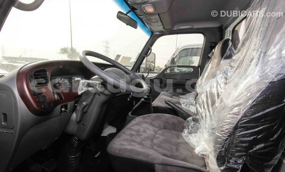 Sayi Imported Hyundai Accent White Mota in Import - Dubai a Burkina Faso Sayi Imported Hyundai Accent White Mota in Import - Dubai a Burkina Faso