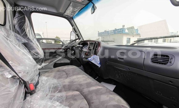 Sayi Imported Hyundai Accent White Mota in Import - Dubai a Burkina Faso Sayi Imported Hyundai Accent White Mota in Import - Dubai a Burkina Faso