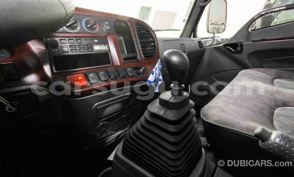 Sayi Imported Hyundai Accent White Mota in Import - Dubai a Burkina Faso Sayi Imported Hyundai Accent White Mota in Import - Dubai a Burkina Faso