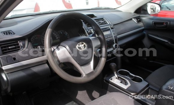Sayi Imported Toyota Camry White Mota in Import - Dubai a Burkina Faso Sayi Imported Toyota Camry White Mota in Import - Dubai a Burkina Faso