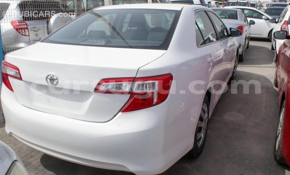 Sayi Imported Toyota Camry White Mota in Import - Dubai a Burkina Faso Sayi Imported Toyota Camry White Mota in Import - Dubai a Burkina Faso
