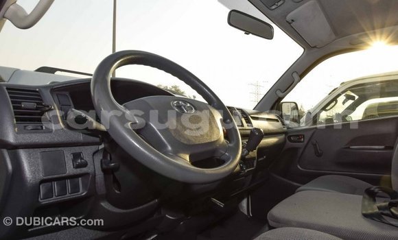 Sayi Imported Toyota Hiace White Mota in Import - Dubai a Burkina Faso Sayi Imported Toyota Hiace White Mota in Import - Dubai a Burkina Faso