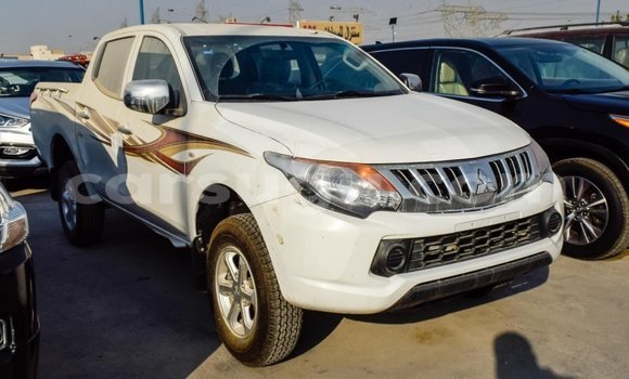 Acheter Import Voiture Mitsubishi L200 Blanc à Import - Dubai, Burkina-Faso Acheter Import Voiture Mitsubishi L200 Blanc à Import - Dubai, Burkina-Faso