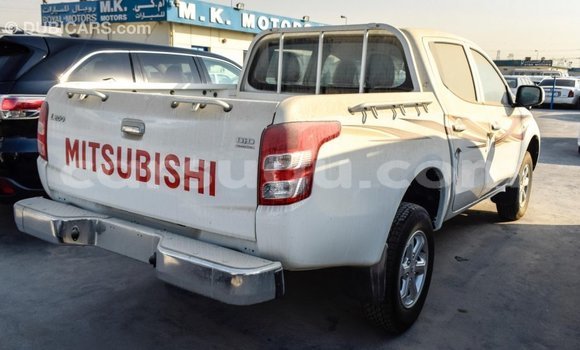Acheter Import Voiture Mitsubishi L200 Blanc à Import - Dubai, Burkina-Faso Acheter Import Voiture Mitsubishi L200 Blanc à Import - Dubai, Burkina-Faso