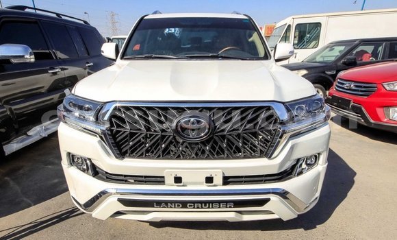 Sayi Imported Toyota Land Cruiser White Mota in Import - Dubai a Burkina Faso Sayi Imported Toyota Land Cruiser White Mota in Import - Dubai a Burkina Faso