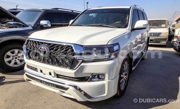 Sayi Imported Toyota Land Cruiser White Mota in Import - Dubai a Burkina Faso Sayi Imported Toyota Land Cruiser White Mota in Import - Dubai a Burkina Faso