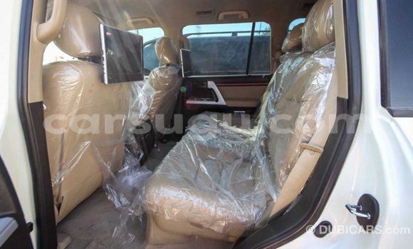 Sayi Imported Toyota Land Cruiser White Mota in Import - Dubai a Burkina Faso Sayi Imported Toyota Land Cruiser White Mota in Import - Dubai a Burkina Faso
