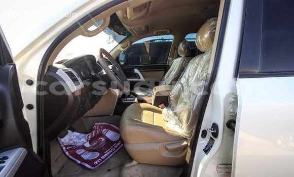 Sayi Imported Toyota Land Cruiser White Mota in Import - Dubai a Burkina Faso Sayi Imported Toyota Land Cruiser White Mota in Import - Dubai a Burkina Faso