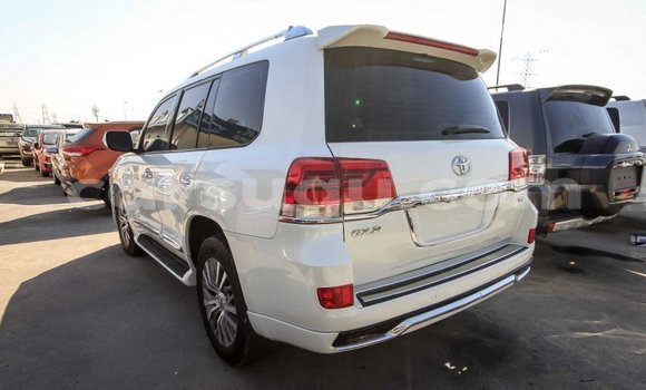 Sayi Imported Toyota Land Cruiser White Mota in Import - Dubai a Burkina Faso Sayi Imported Toyota Land Cruiser White Mota in Import - Dubai a Burkina Faso