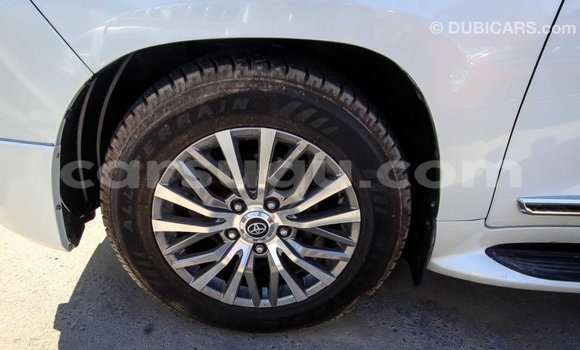 Sayi Imported Toyota Land Cruiser White Mota in Import - Dubai a Burkina Faso Sayi Imported Toyota Land Cruiser White Mota in Import - Dubai a Burkina Faso