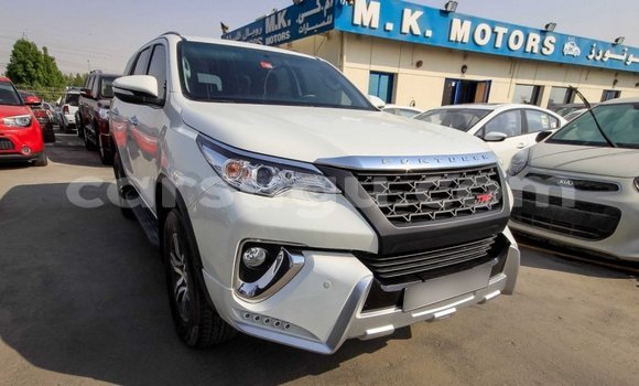 Acheter Import Voiture Toyota Fortuner Blanc à Import - Dubai, Burkina-Faso Acheter Import Voiture Toyota Fortuner Blanc à Import - Dubai, Burkina-Faso