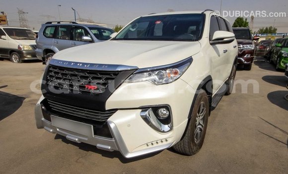 Acheter Import Voiture Toyota Fortuner Blanc à Import - Dubai, Burkina-Faso Acheter Import Voiture Toyota Fortuner Blanc à Import - Dubai, Burkina-Faso