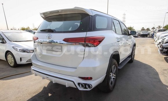 Acheter Import Voiture Toyota Fortuner Blanc à Import - Dubai, Burkina-Faso Acheter Import Voiture Toyota Fortuner Blanc à Import - Dubai, Burkina-Faso