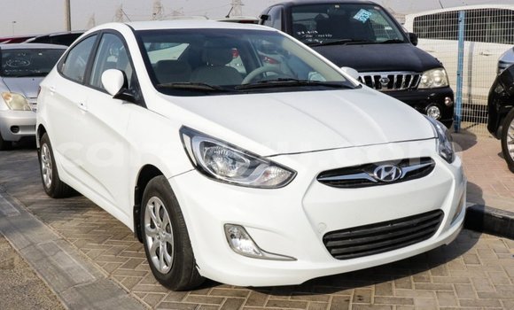 Sayi Imported Hyundai Accent White Mota in Import - Dubai a Burkina Faso Sayi Imported Hyundai Accent White Mota in Import - Dubai a Burkina Faso