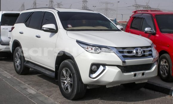 Acheter Import Voiture Toyota Fortuner Blanc à Import - Dubai, Burkina-Faso Acheter Import Voiture Toyota Fortuner Blanc à Import - Dubai, Burkina-Faso