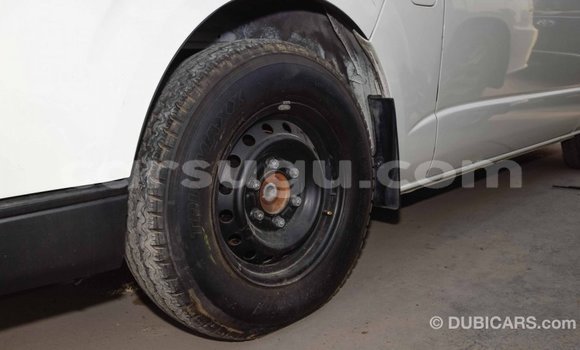 Sayi Imported Toyota Hiace White Mota in Import - Dubai a Burkina Faso Sayi Imported Toyota Hiace White Mota in Import - Dubai a Burkina Faso