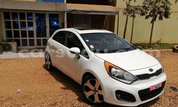 Acheter Neuf Voiture Kia Carens Blanc à Ouagadougou, Burkina-Faso Acheter Neuf Voiture Kia Carens Blanc à Ouagadougou, Burkina-Faso