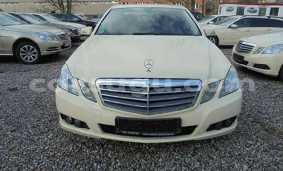 Acheter Neuf Voiture Mercedes-Benz 230 Marron à Ouagadougou, Burkina-Faso Acheter Neuf Voiture Mercedes-Benz 230 Marron à Ouagadougou, Burkina-Faso