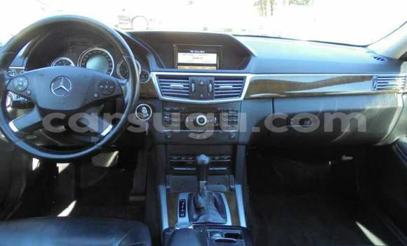 Acheter Neuf Voiture Mercedes-Benz 230 Marron à Ouagadougou, Burkina-Faso Acheter Neuf Voiture Mercedes-Benz 230 Marron à Ouagadougou, Burkina-Faso