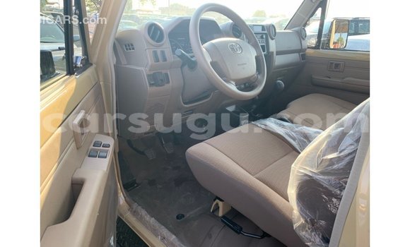 Acheter Import Voiture Toyota Land Cruiser Beige à Import - Dubai, Burkina-Faso Acheter Import Voiture Toyota Land Cruiser Beige à Import - Dubai, Burkina-Faso