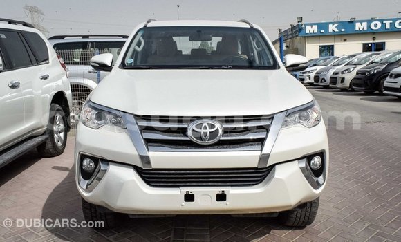 Sayi Imported Toyota Fortuner White Mota in Import - Dubai a Burkina Faso Sayi Imported Toyota Fortuner White Mota in Import - Dubai a Burkina Faso