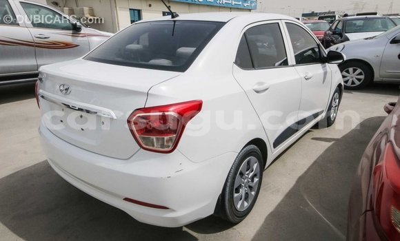 Sayi Imported Hyundai i10 White Mota in Import - Dubai a Burkina Faso Sayi Imported Hyundai i10 White Mota in Import - Dubai a Burkina Faso