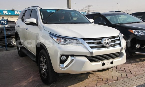 Sayi Imported Toyota Fortuner White Mota in Import - Dubai a Burkina Faso Sayi Imported Toyota Fortuner White Mota in Import - Dubai a Burkina Faso
