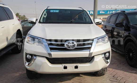 Sayi Imported Toyota Fortuner White Mota in Import - Dubai a Burkina Faso Sayi Imported Toyota Fortuner White Mota in Import - Dubai a Burkina Faso