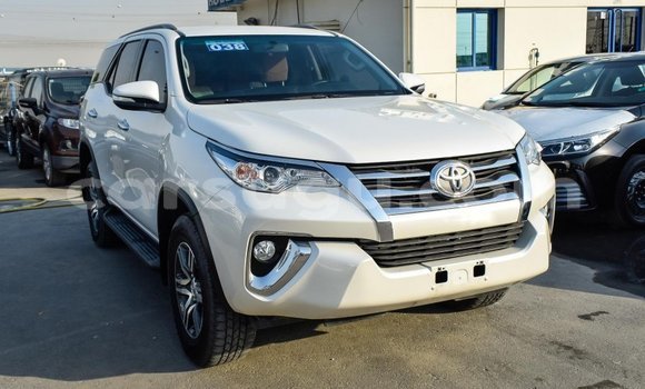 Sayi Imported Toyota Fortuner White Mota in Import - Dubai a Burkina Faso Sayi Imported Toyota Fortuner White Mota in Import - Dubai a Burkina Faso