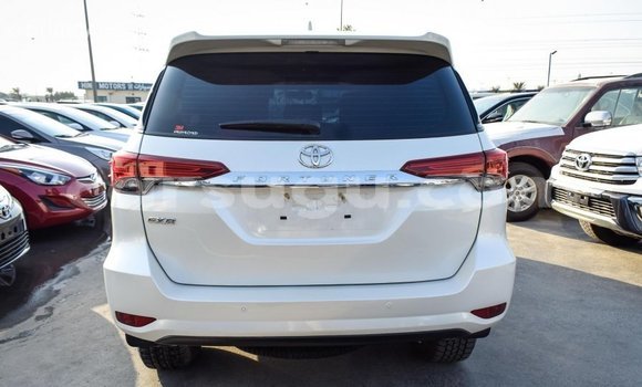 Sayi Imported Toyota Fortuner White Mota in Import - Dubai a Burkina Faso Sayi Imported Toyota Fortuner White Mota in Import - Dubai a Burkina Faso