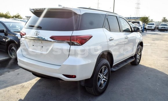 Sayi Imported Toyota Fortuner White Mota in Import - Dubai a Burkina Faso Sayi Imported Toyota Fortuner White Mota in Import - Dubai a Burkina Faso