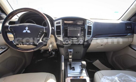 Sayi Imported Mitsubishi Pajero White Mota in Import - Dubai a Burkina Faso Sayi Imported Mitsubishi Pajero White Mota in Import - Dubai a Burkina Faso