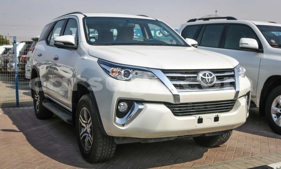 Acheter Import Voiture Toyota Fortuner Blanc à Import - Dubai, Burkina-Faso Acheter Import Voiture Toyota Fortuner Blanc à Import - Dubai, Burkina-Faso