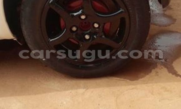 Acheter Occasion Voiture Toyota Yaris Blanc à Ouagadougou, Burkina-Faso Acheter Occasion Voiture Toyota Yaris Blanc à Ouagadougou, Burkina-Faso