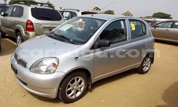 Acheter Neuf Voiture Toyota Yaris Gris à Ouagadougou, Burkina-Faso Acheter Neuf Voiture Toyota Yaris Gris à Ouagadougou, Burkina-Faso