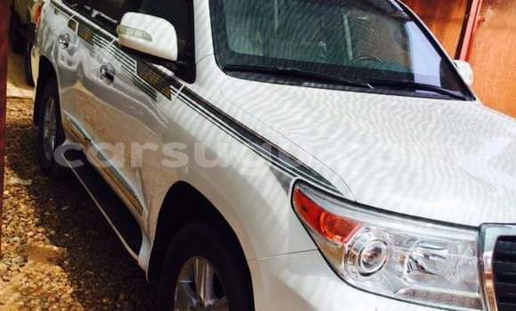 Acheter Neuf Voiture Toyota Land Cruiser Blanc à Ouagadougou, Burkina-Faso Acheter Neuf Voiture Toyota Land Cruiser Blanc à Ouagadougou, Burkina-Faso