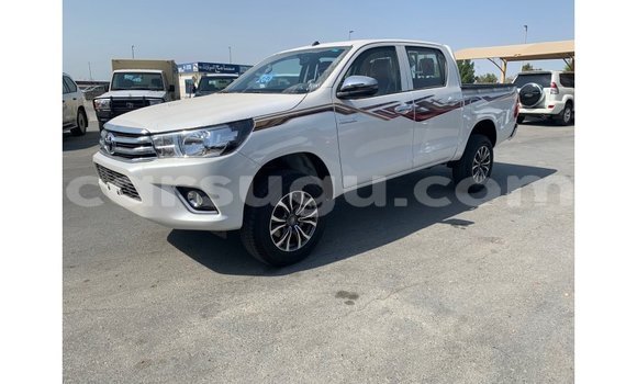 Acheter Import Voiture Toyota Hilux Blanc à Import - Dubai, Burkina-Faso Acheter Import Voiture Toyota Hilux Blanc à Import - Dubai, Burkina-Faso