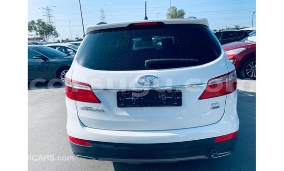 Sayi Imported Hyundai Santa Fe White Mota in Import - Dubai a Burkina Faso Sayi Imported Hyundai Santa Fe White Mota in Import - Dubai a Burkina Faso