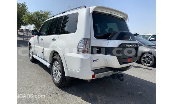 Acheter Import Voiture Mitsubishi Pajero Blanc à Import - Dubai, Burkina-Faso Acheter Import Voiture Mitsubishi Pajero Blanc à Import - Dubai, Burkina-Faso