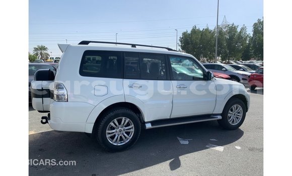 Acheter Import Voiture Mitsubishi Pajero Blanc à Import - Dubai, Burkina-Faso Acheter Import Voiture Mitsubishi Pajero Blanc à Import - Dubai, Burkina-Faso