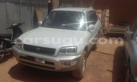 Acheter Occasion Voiture Toyota RAV4 Blanc à Ouagadougou, Burkina-Faso Acheter Occasion Voiture Toyota RAV4 Blanc à Ouagadougou, Burkina-Faso