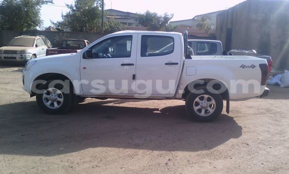 Sayi Sabo Isuzu Wizard White Mota in Ouagadougou a Burkina Faso