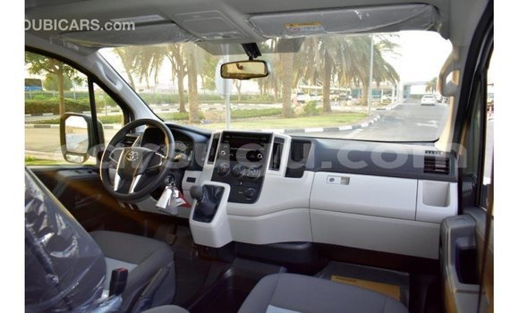 Sayi Imported Toyota Hiace White Mota in Import - Dubai a Burkina Faso Sayi Imported Toyota Hiace White Mota in Import - Dubai a Burkina Faso