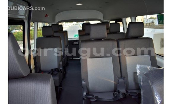 Sayi Imported Toyota Hiace White Mota in Import - Dubai a Burkina Faso Sayi Imported Toyota Hiace White Mota in Import - Dubai a Burkina Faso