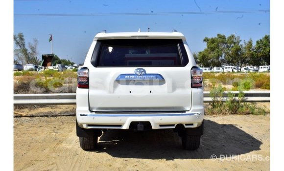 Buy Import Toyota HiAce White Truck in Import - Dubai in Burkina Faso Buy Import Toyota HiAce White Truck in Import - Dubai in Burkina Faso
