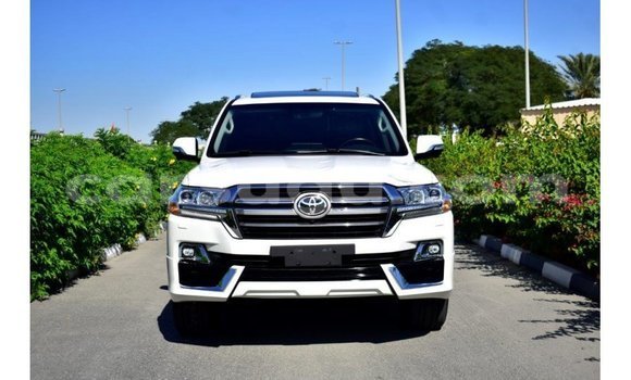 Sayi Imported Toyota Land Cruiser White Mota in Import - Dubai a Burkina Faso Sayi Imported Toyota Land Cruiser White Mota in Import - Dubai a Burkina Faso