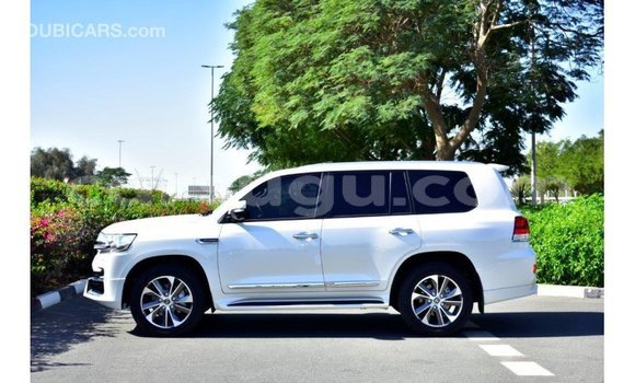 Sayi Imported Toyota Land Cruiser White Mota in Import - Dubai a Burkina Faso Sayi Imported Toyota Land Cruiser White Mota in Import - Dubai a Burkina Faso