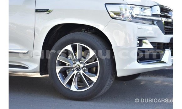 Sayi Imported Toyota Land Cruiser White Mota in Import - Dubai a Burkina Faso Sayi Imported Toyota Land Cruiser White Mota in Import - Dubai a Burkina Faso