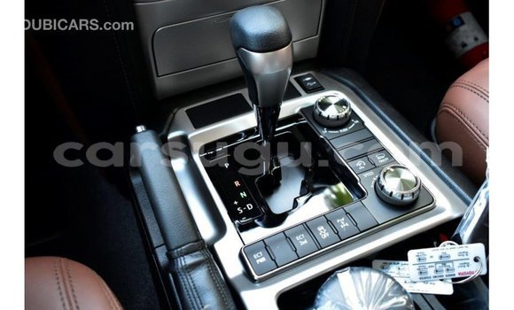 Sayi Imported Toyota Land Cruiser White Mota in Import - Dubai a Burkina Faso Sayi Imported Toyota Land Cruiser White Mota in Import - Dubai a Burkina Faso